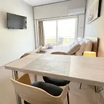 Rhodes Central: King Bed Studio
